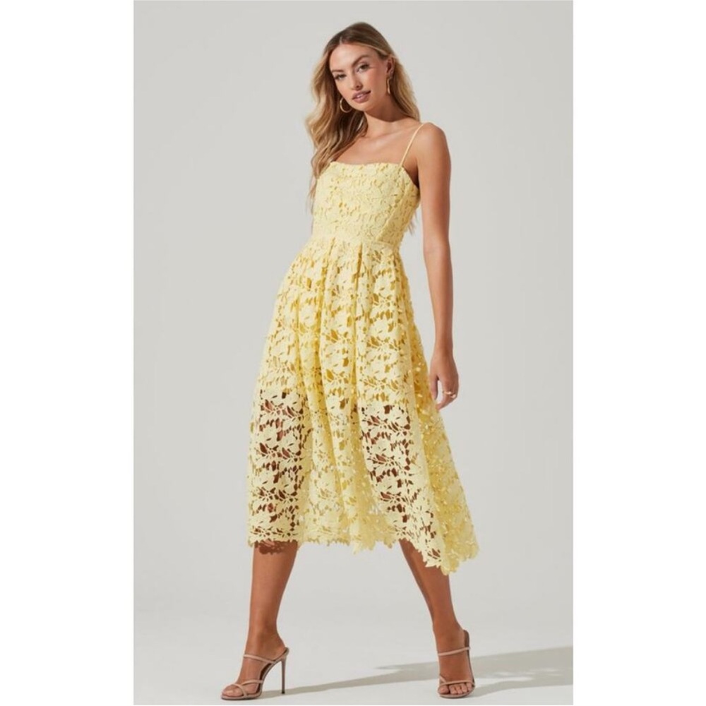 ASTR The Label Yellow Floral Midi Dress